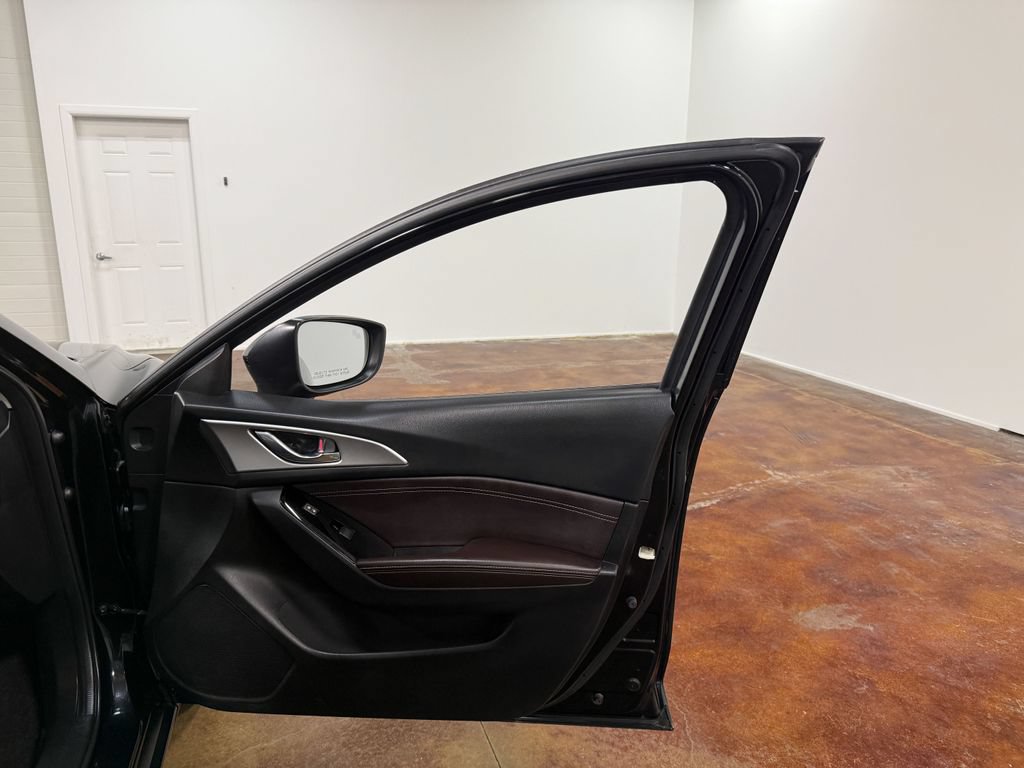 Used 2018 MAZDA MAZDA3 Touring FWD image 59