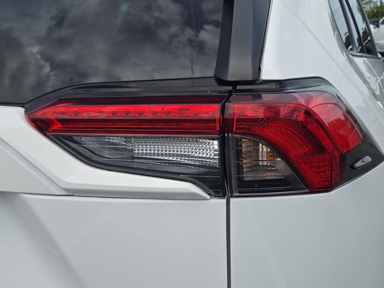 Used 2021 Toyota RAV4 LE AWD/4WD image 7