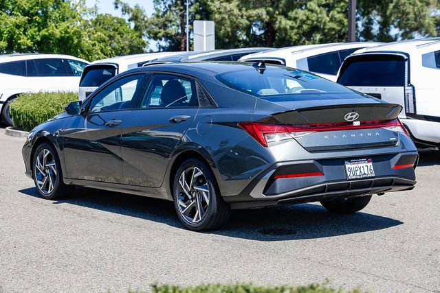 Certified 2025 Hyundai Elantra SEL FWD image 2