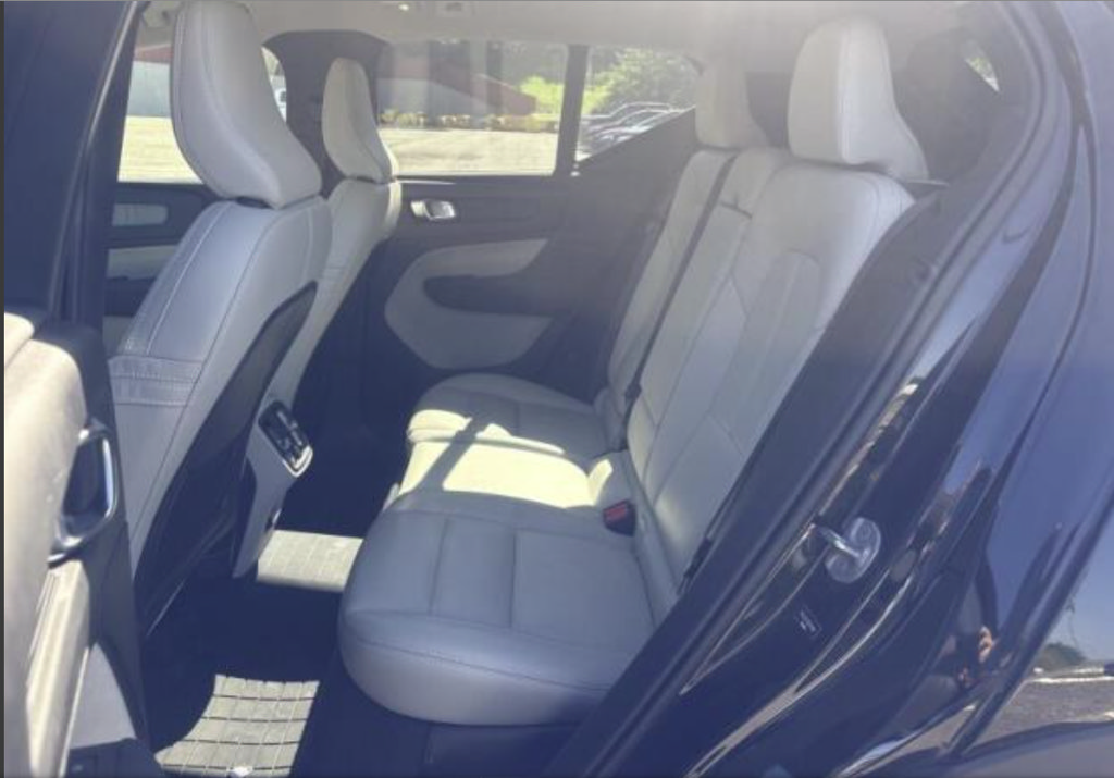 Used 2024 Volvo XC40 B5 Plus w/ Protection Package Premier AWD/4WD image 3