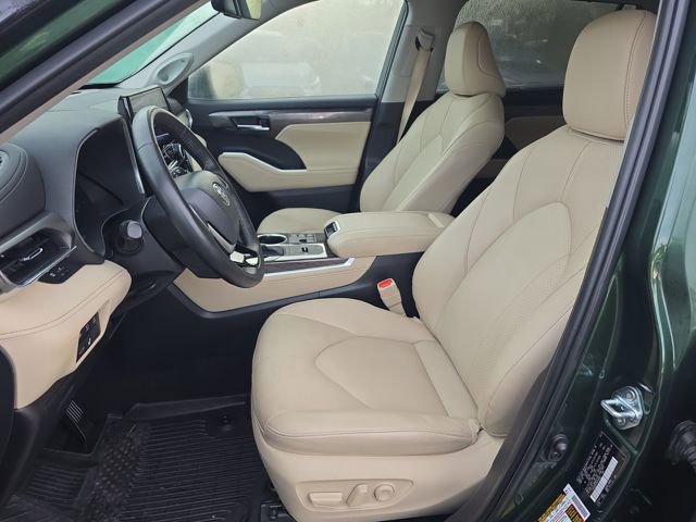Used 2024 Toyota Highlander Limited image 17