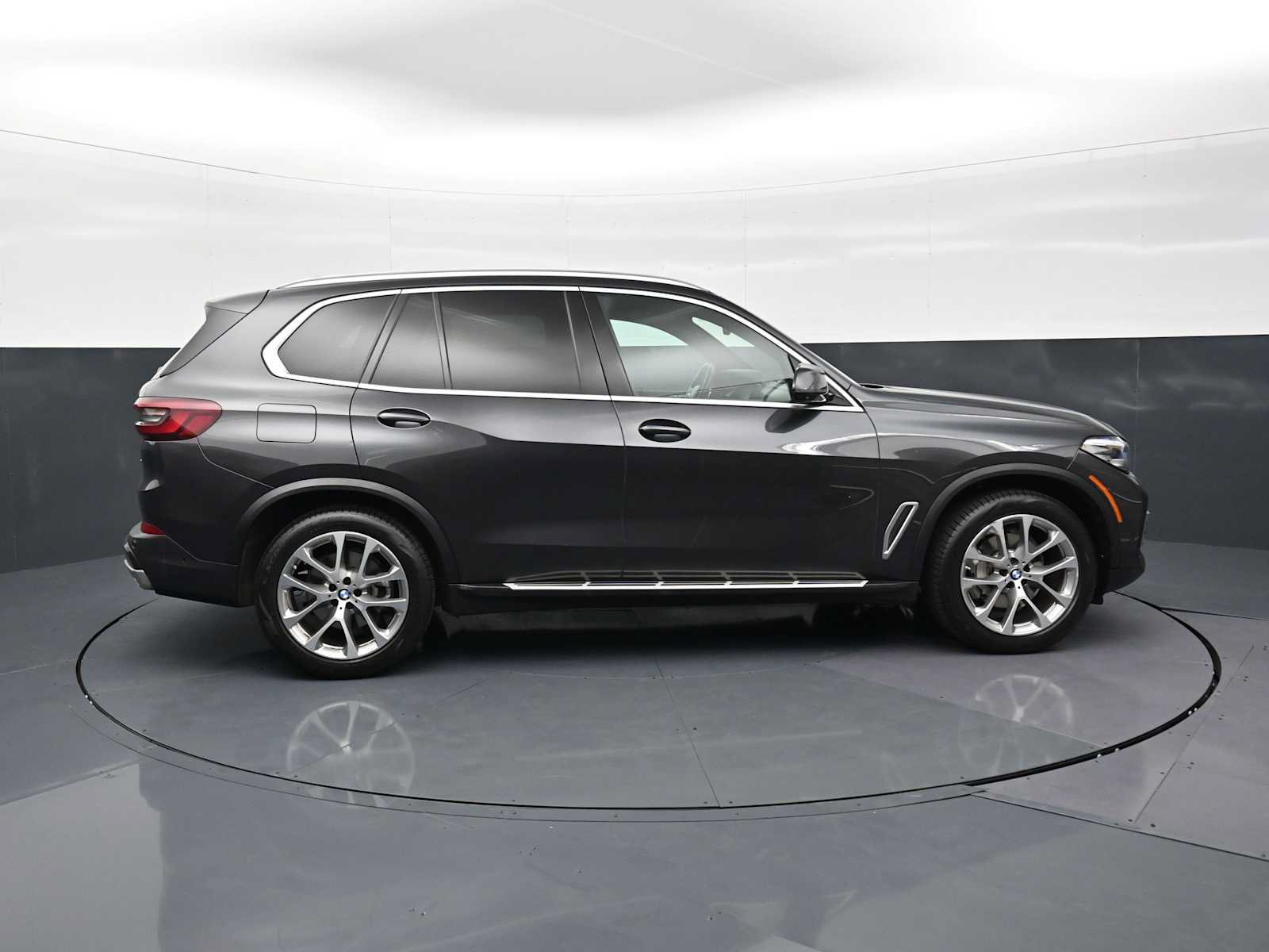 Used 2023 BMW X5 xDrive40i AWD/4WD image 4