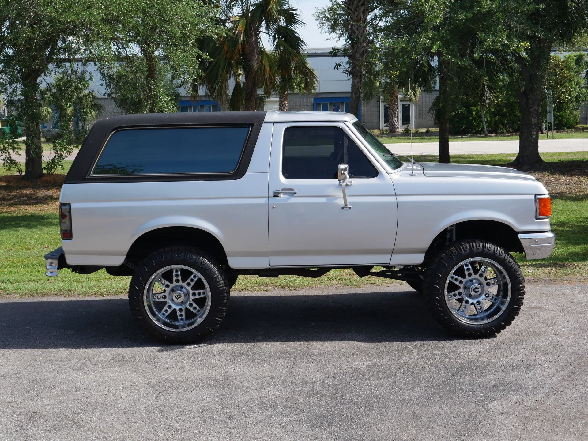 Used 1990 Ford Bronco AWD/4WD image 38