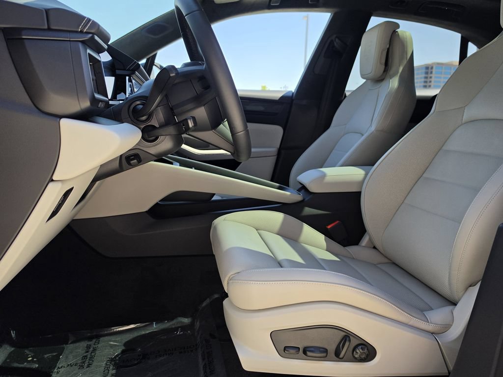 Certified 2025 Porsche Macan Turbo Electric AWD/4WD image 11