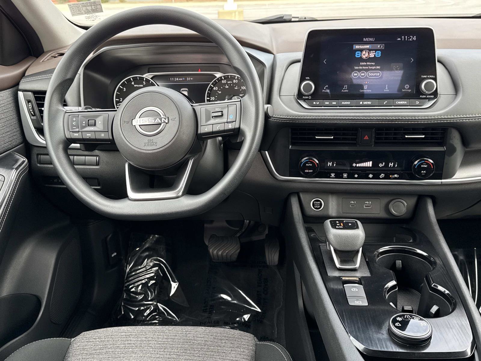 Used 2023 Nissan Rogue SV image 2