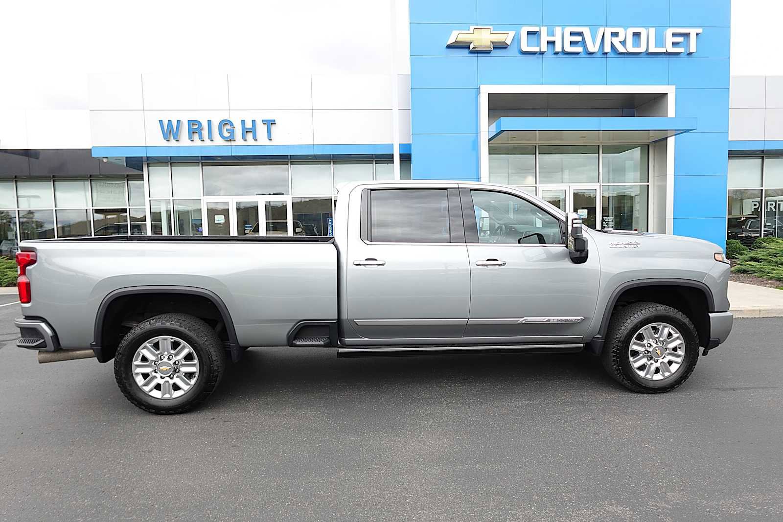 Used 2024 Chevrolet Silverado 2500 High Country image 2