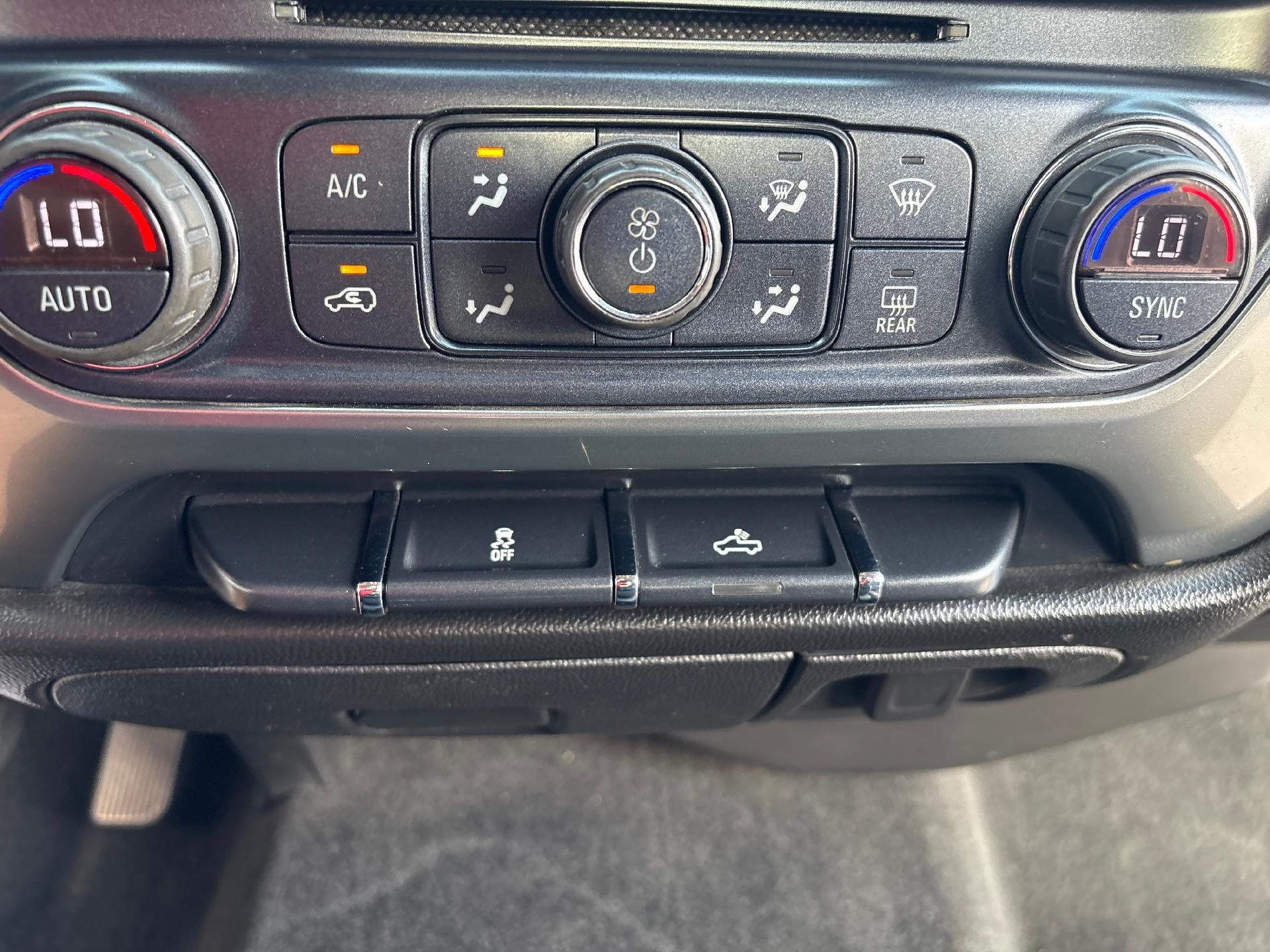 Used 2018 Chevrolet Silverado 1500 LT w/ All Star Edition AWD/4WD image 20