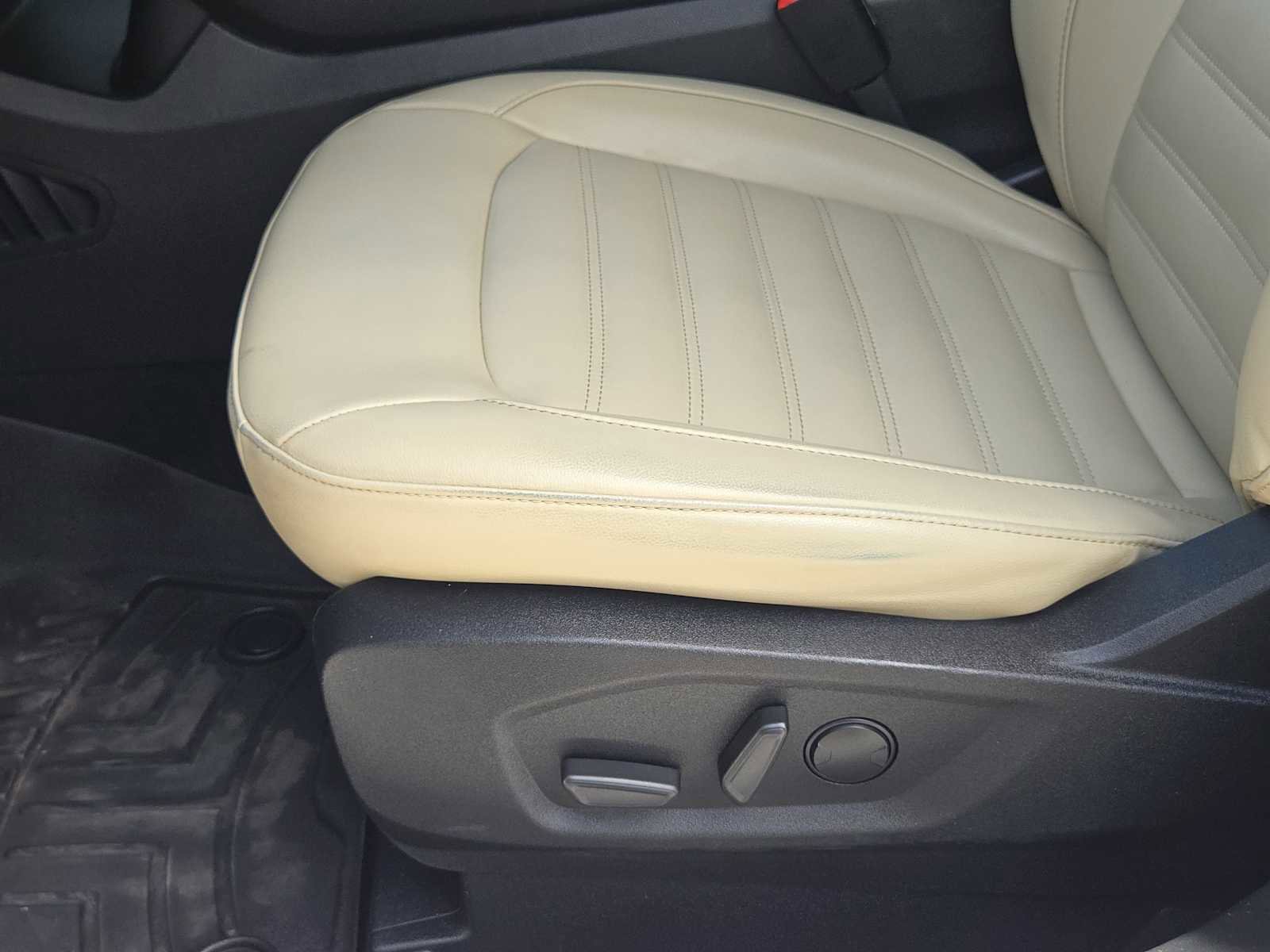 Used 2020 Ford Edge SEL w/ Convenience Package FWD image 23