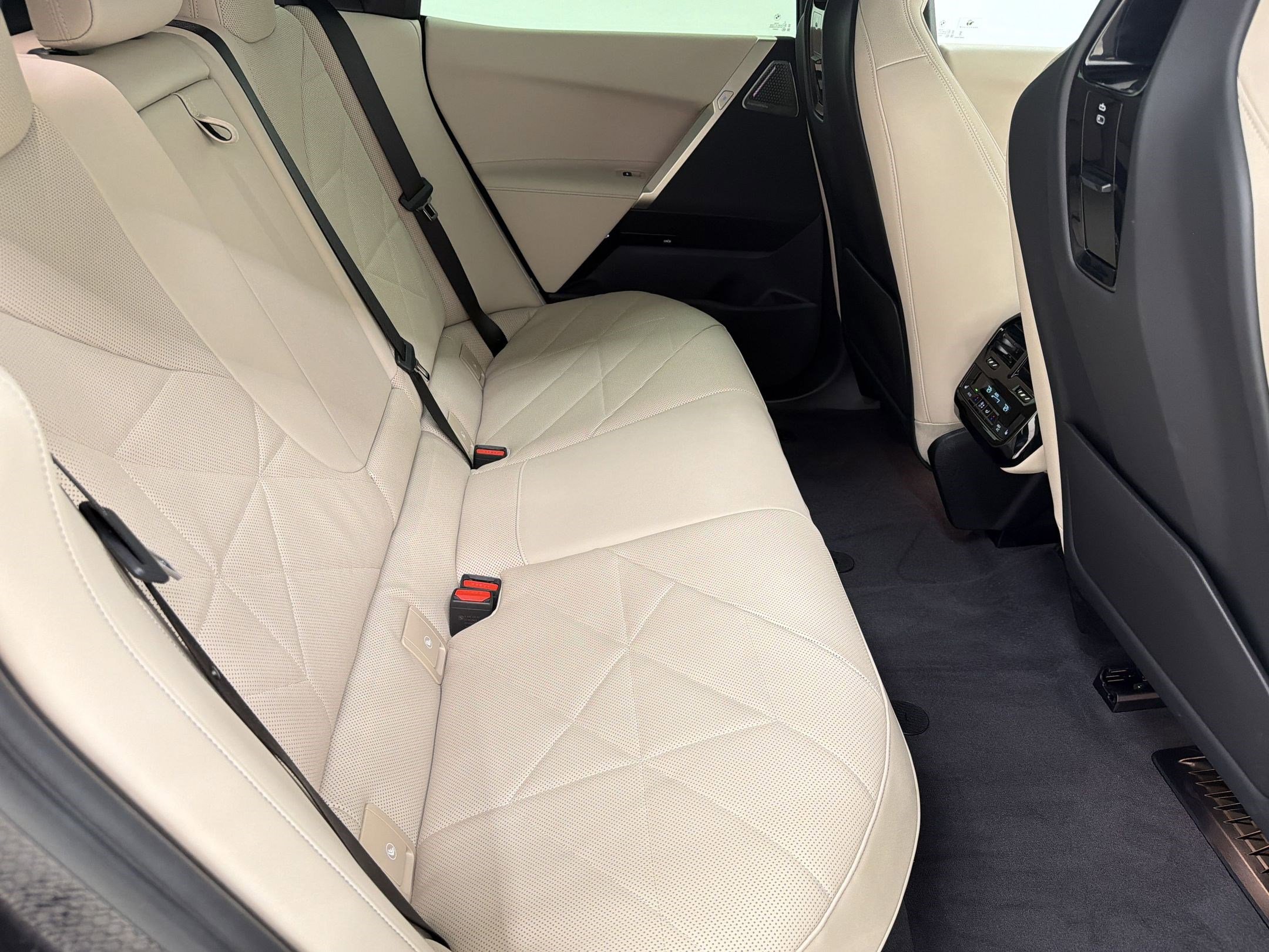 Certified 2024 BMW iX M60 image 28