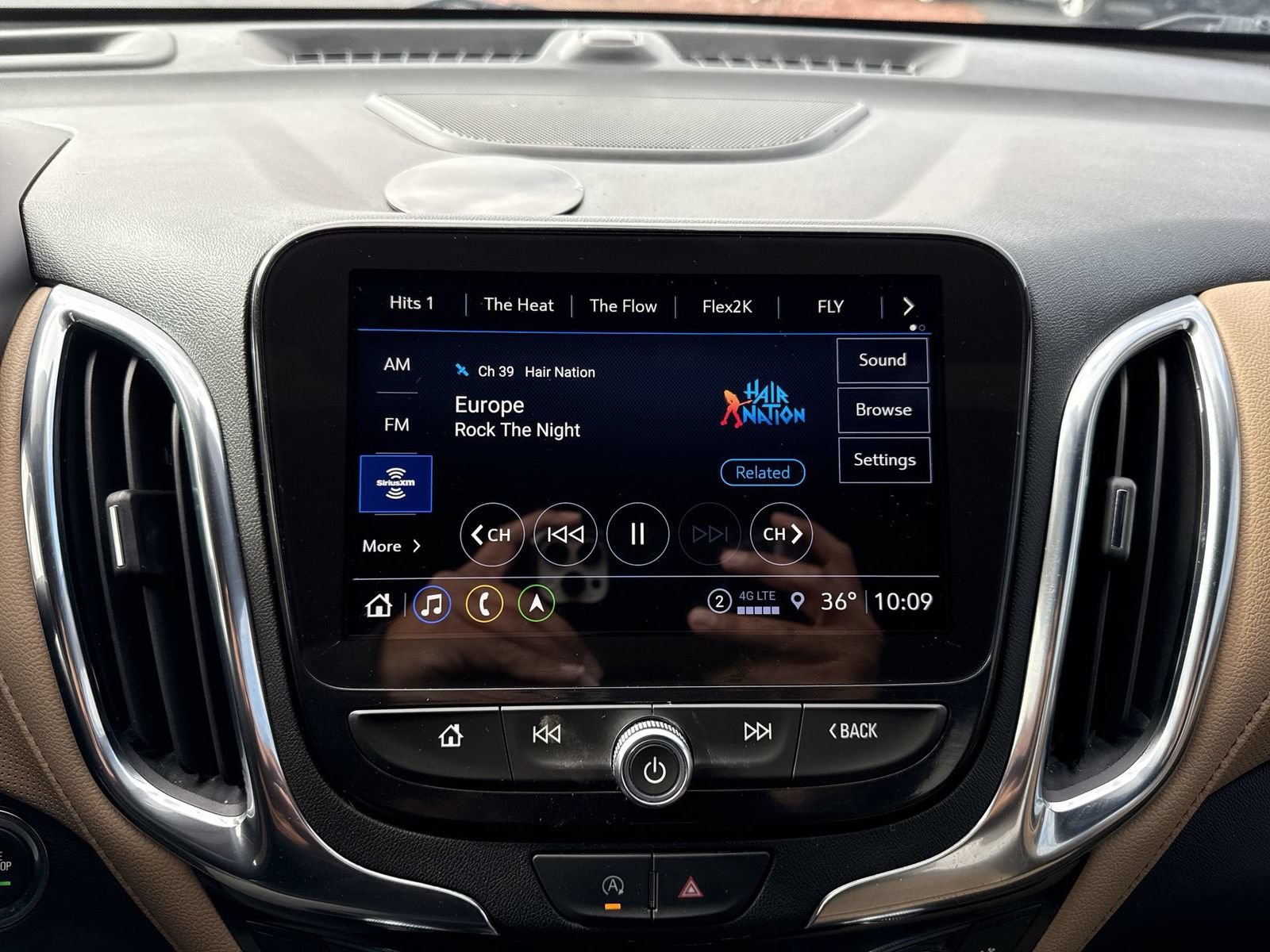 Used 2023 Chevrolet Equinox Premier AWD/4WD image 18