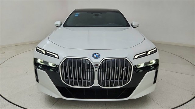 Used 2023 BMW i7 xDrive60 image 13