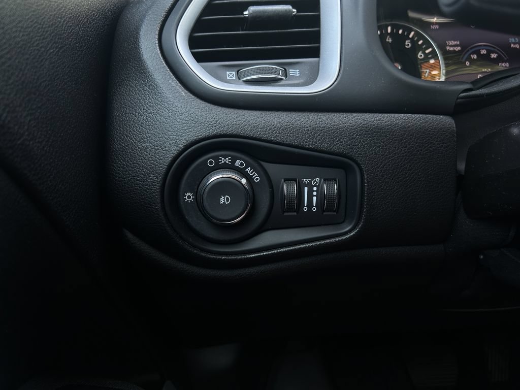 Used 2021 Jeep Renegade Latitude FWD image 25
