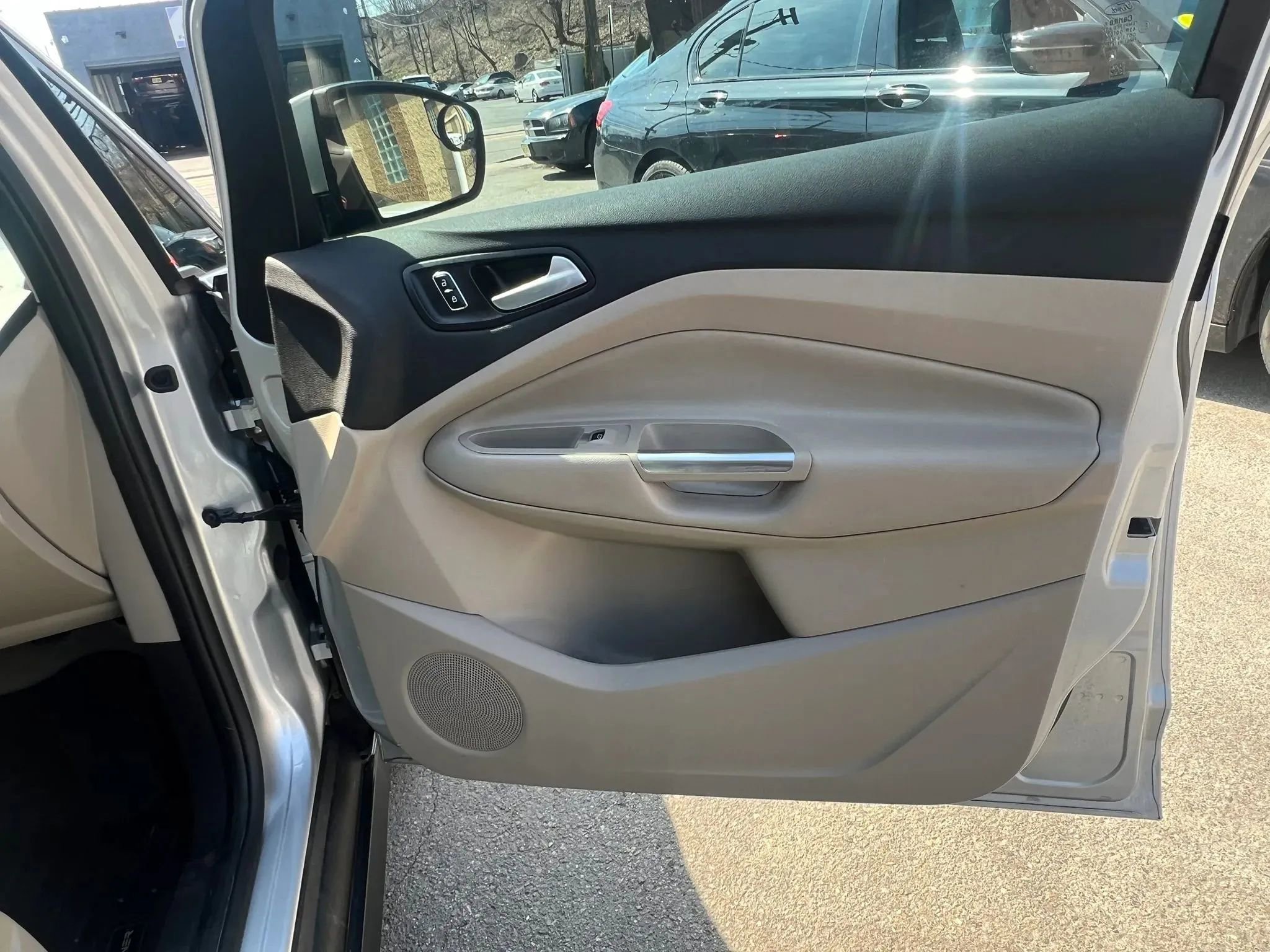 Used 2016 Ford C-MAX Energi SEL w/ Equipment Group 301A image 29