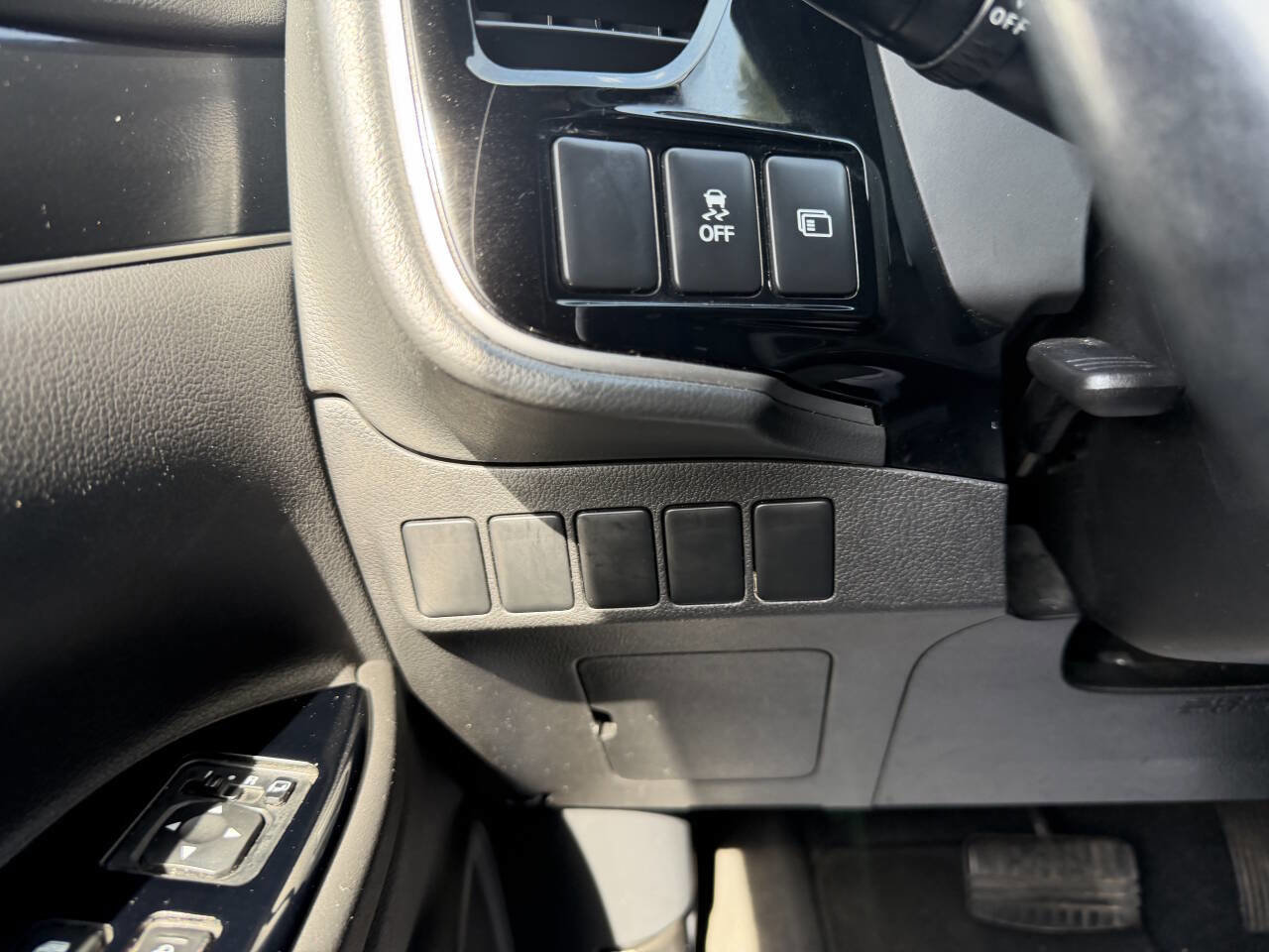 Used 2019 Mitsubishi Outlander LE image 23