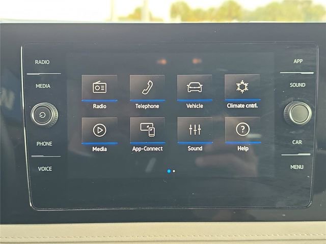 Used 2025 Volkswagen Taos SE image 18