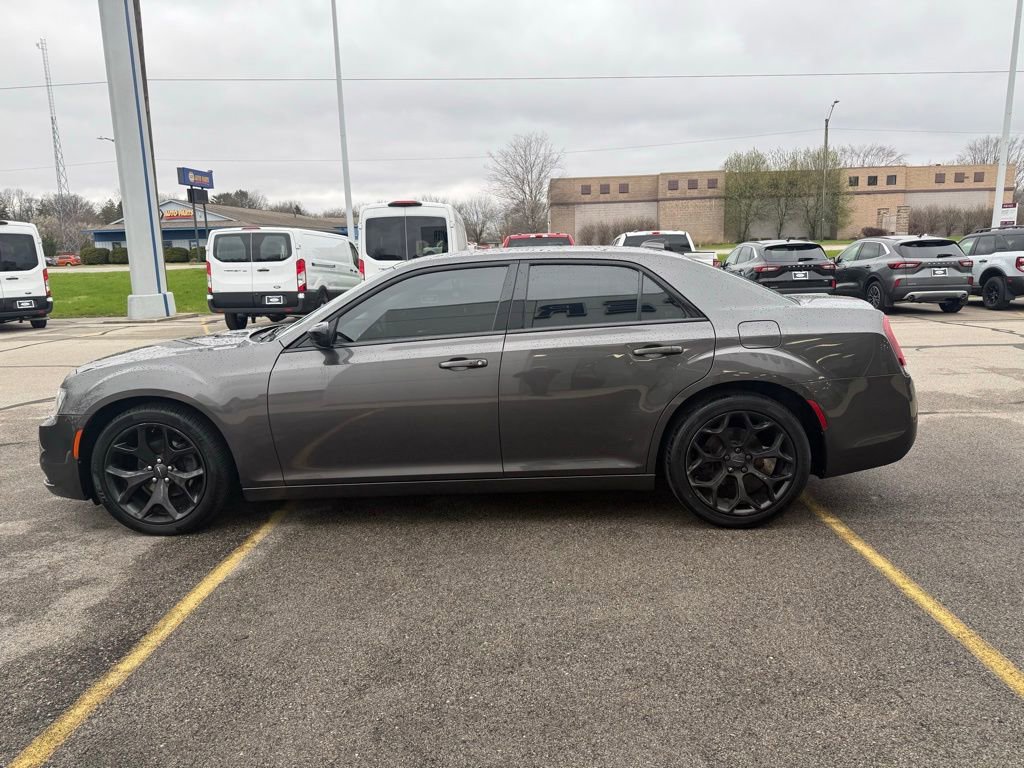 Used 2020 Chrysler 300 Touring w/ Sport Appearance Package image 31