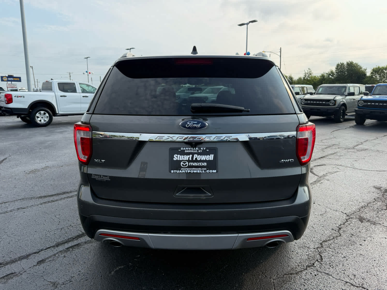 Used 2017 Ford Explorer XLT AWD/4WD image 23
