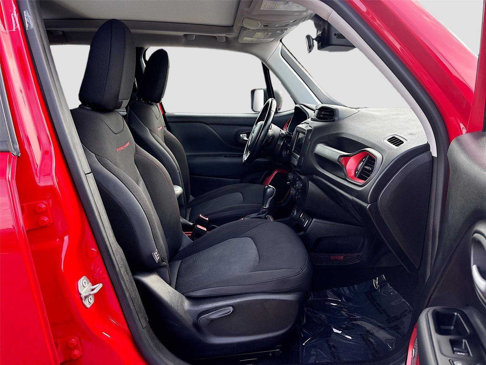 Used 2018 Jeep Renegade Trailhawk AWD/4WD image 27