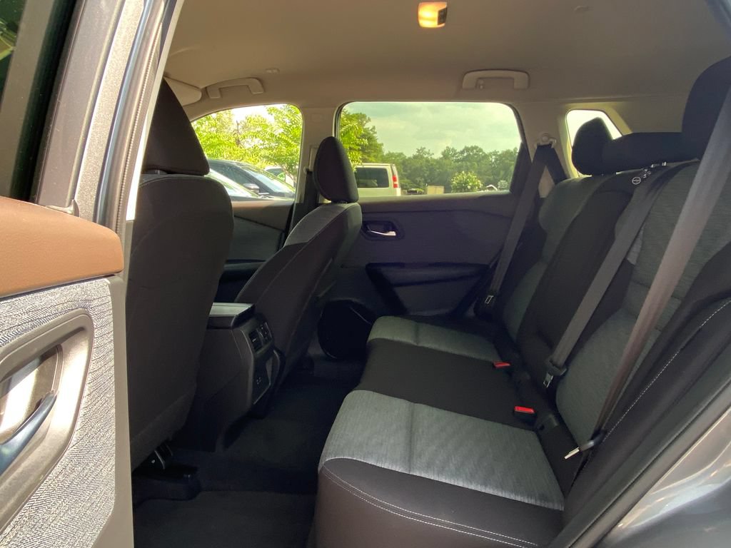 Used 2023 Nissan Rogue SV FWD image 23
