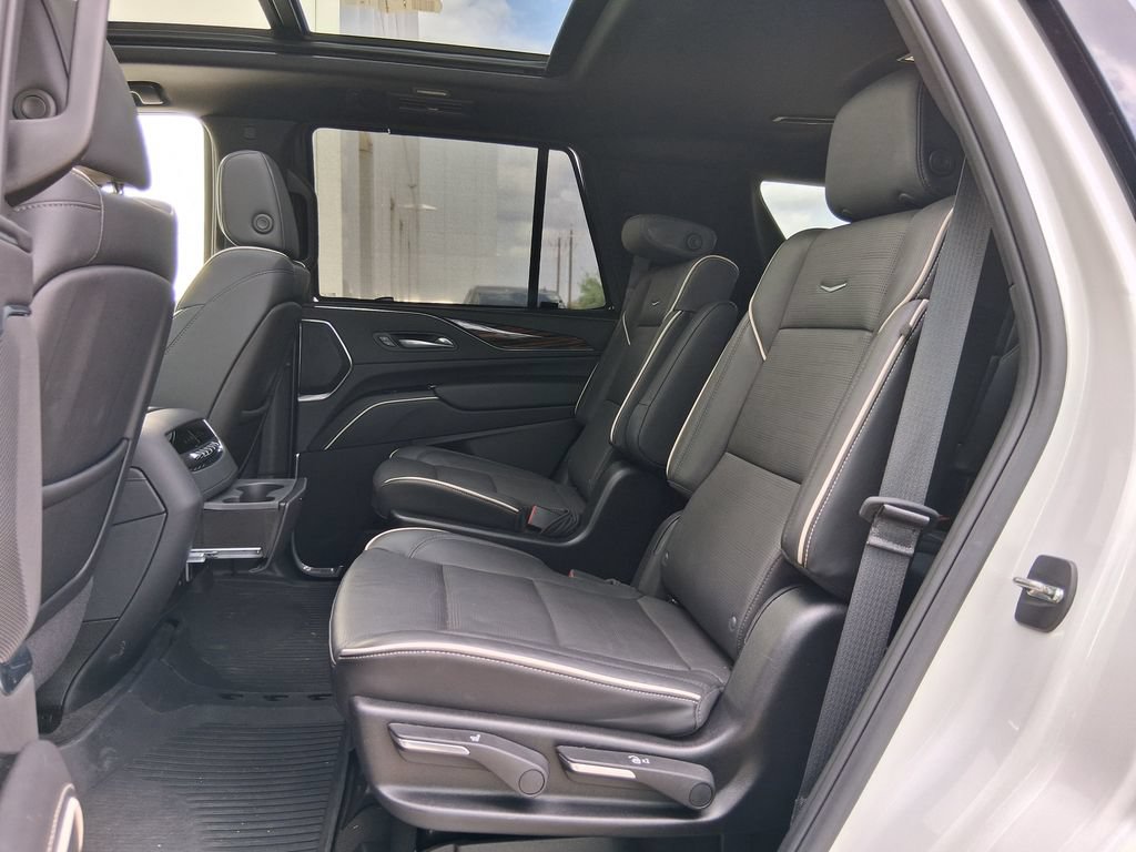 Used 2024 Cadillac Escalade Premium Luxury RWD image 25
