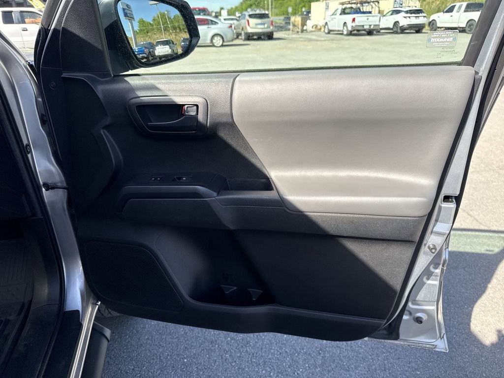 Used 2022 Toyota Tacoma SR AWD/4WD image 19