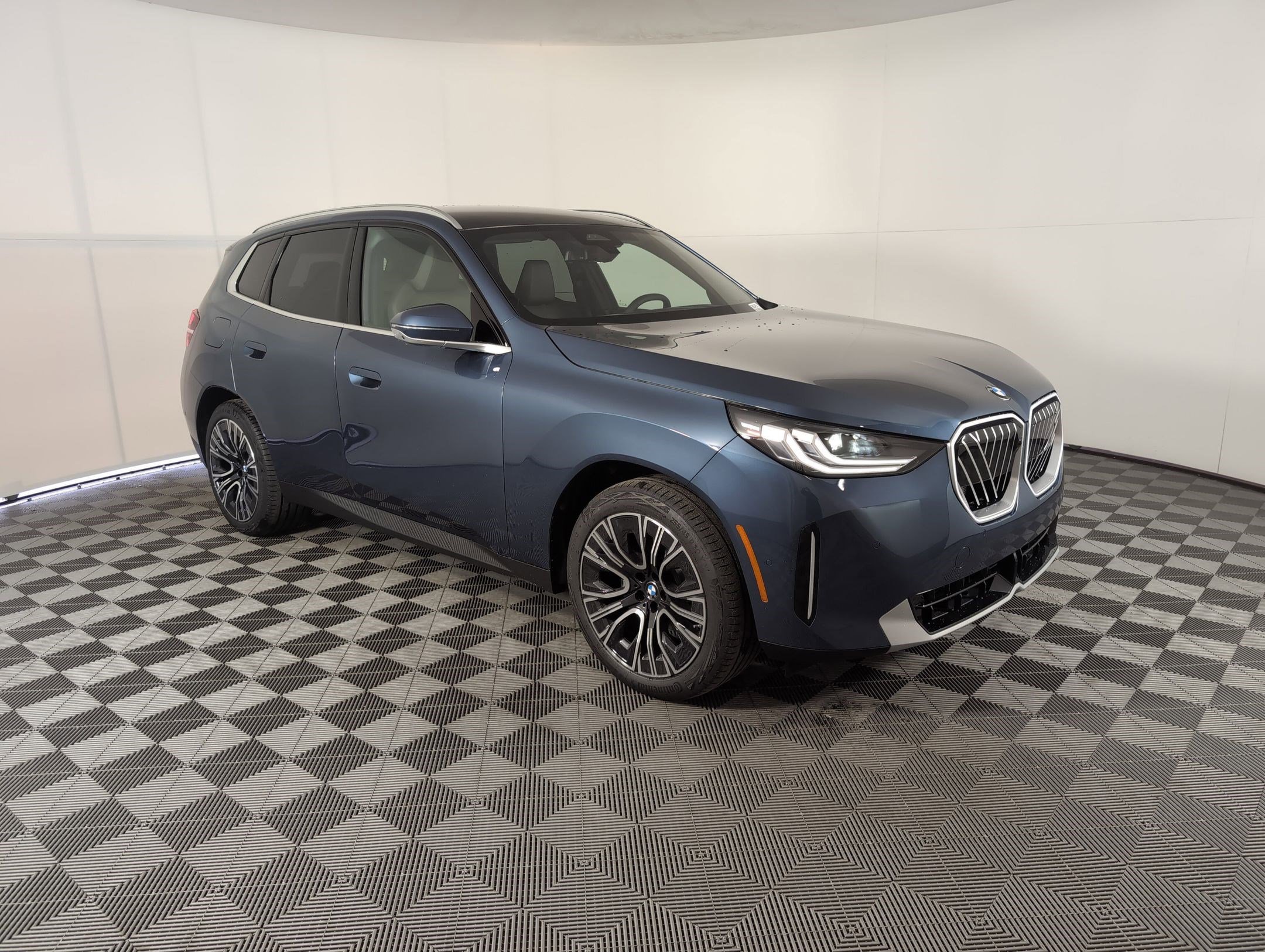 Used 2025 BMW X3 xDrive30i w/ Premium Package image 6