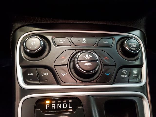 Used 2017 Chrysler 200 Limited Platinum w/ Comfort & Convenience Group image 19