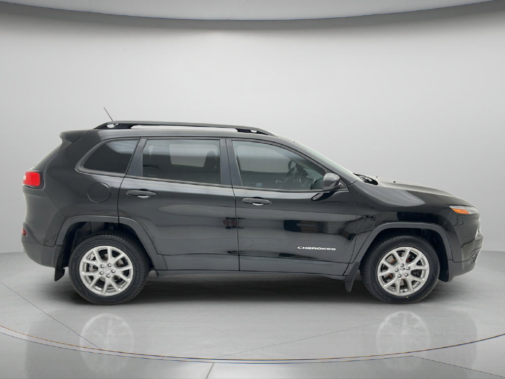 Used 2017 Jeep Cherokee Sport FWD image 6