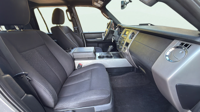 Used 2017 Ford Expedition XLT AWD/4WD image 24
