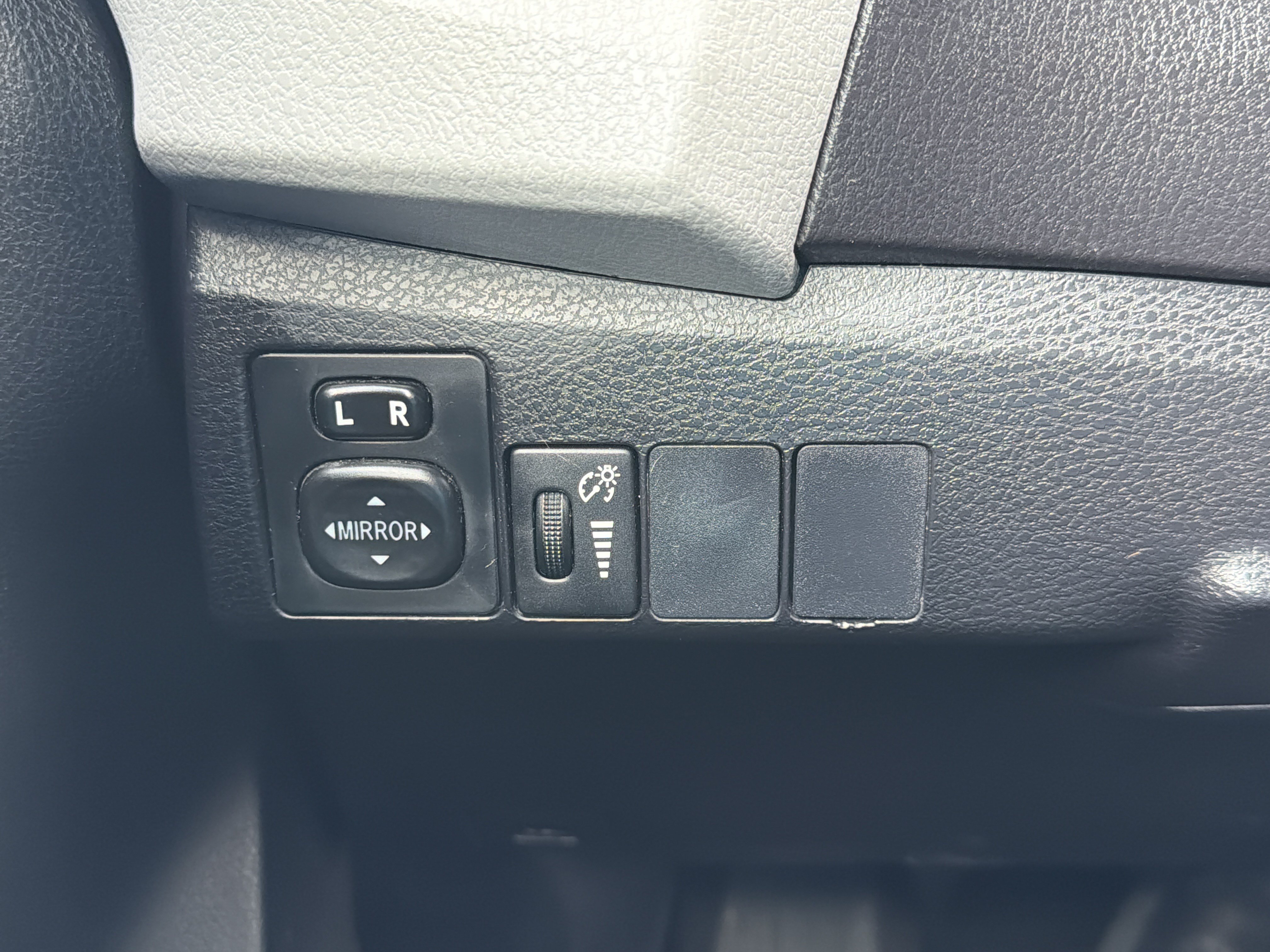 Used 2015 Toyota Corolla LE w/ Body Protection Package #1 FWD image 24
