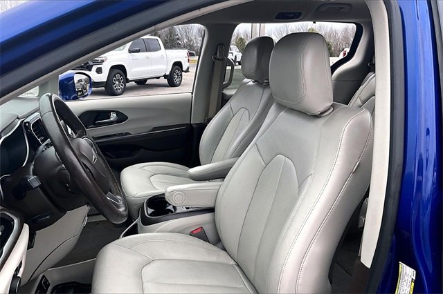 Used 2021 Chrysler Pacifica Touring-L image 21