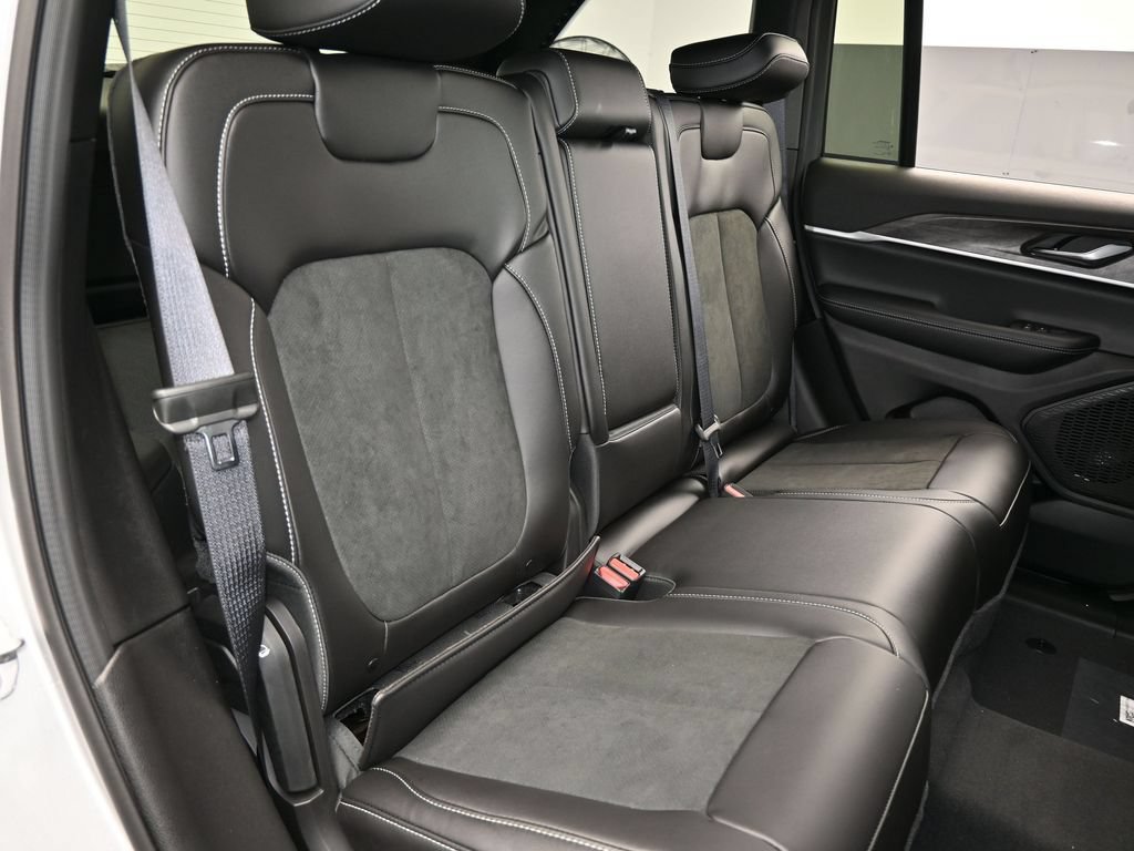 New 2026 Jeep Grand Cherokee Altitude RWD image 33