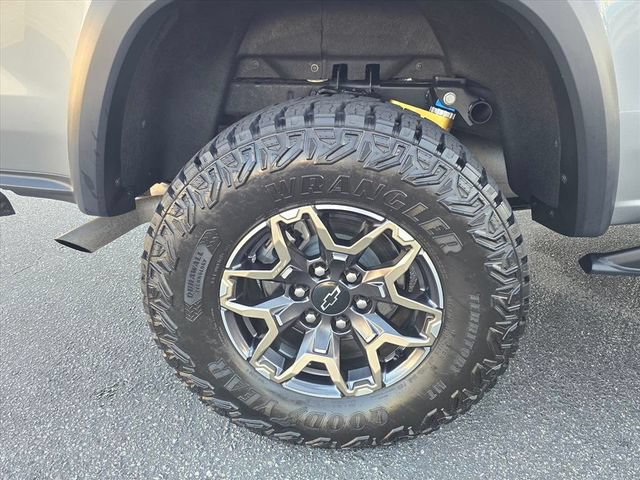 Certified 2025 Chevrolet Colorado ZR2 w/ Technology Package AWD/4WD image 35