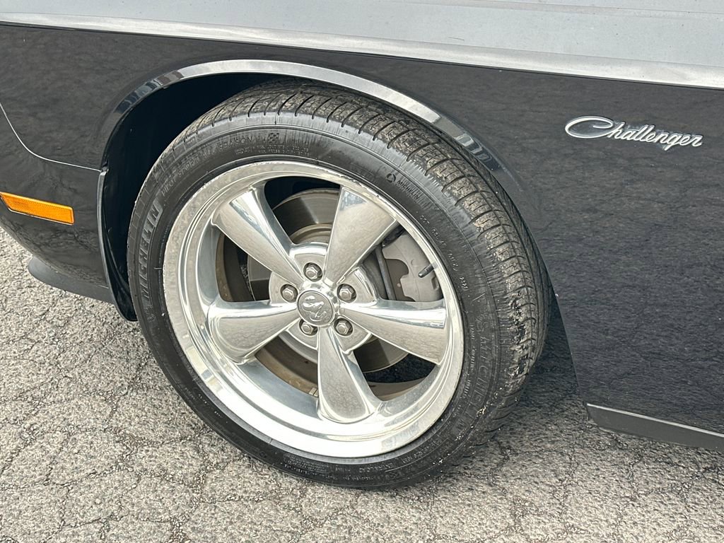 Used 2010 Dodge Challenger R/T image 12