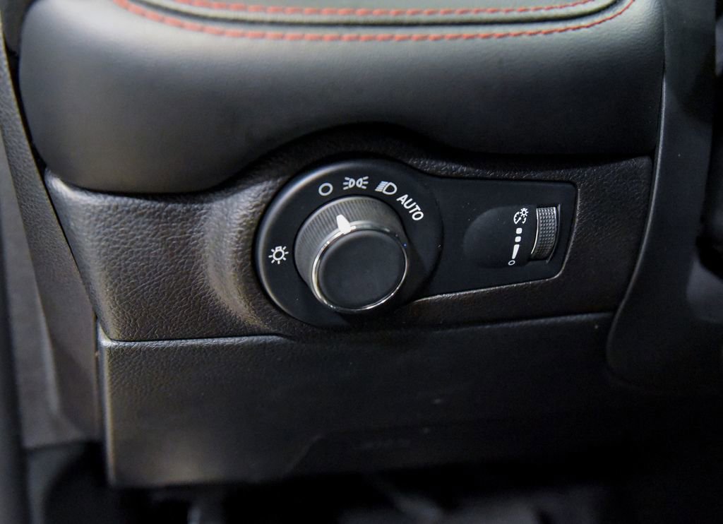 Used 2025 Dodge Durango GT AWD/4WD image 16