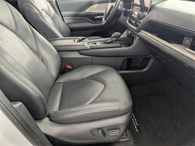 Used 2024 Toyota Grand Highlander Limited image 33