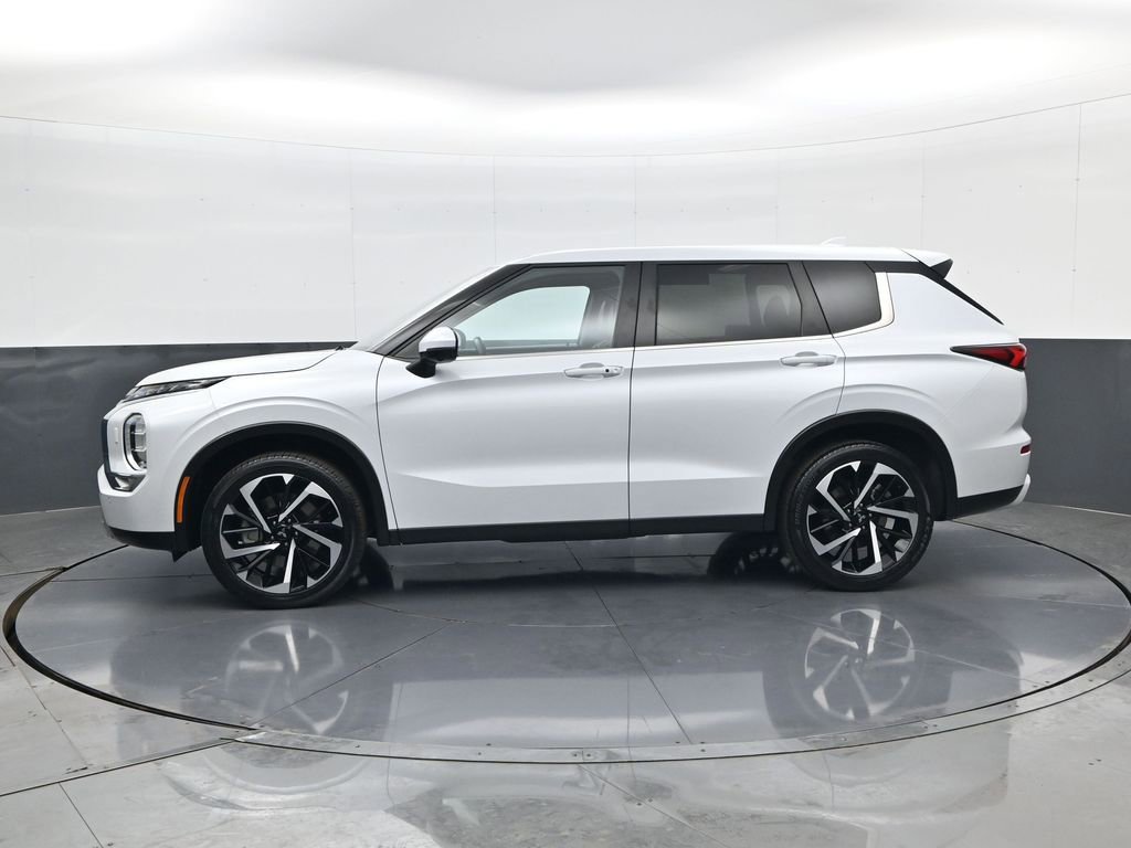 Used 2024 Mitsubishi Outlander SE image 8