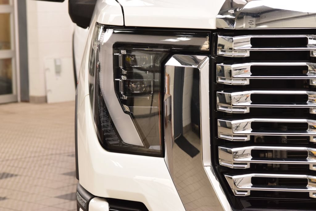 Used 2025 GMC Sierra 3500 Denali w/ Denali Reserve Package AWD/4WD image 11