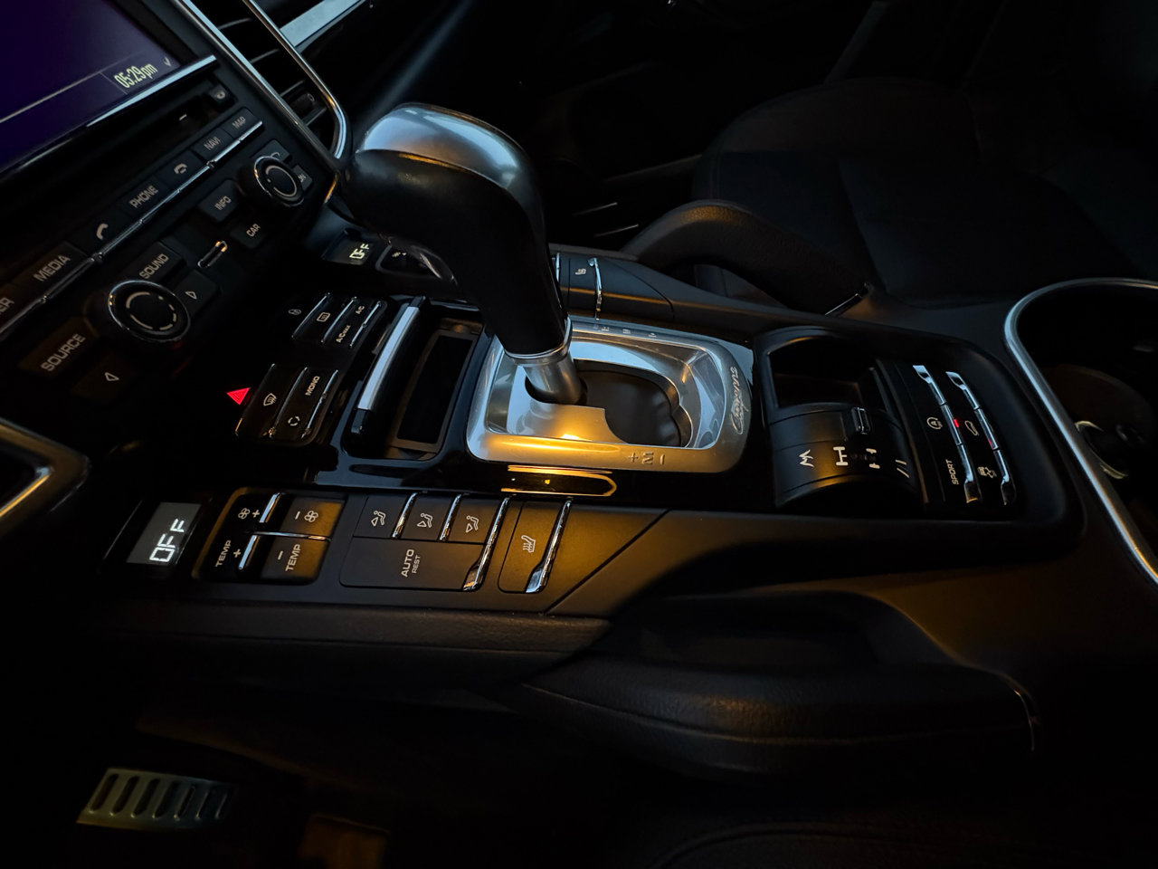 Used 2013 Porsche Cayenne S image 24