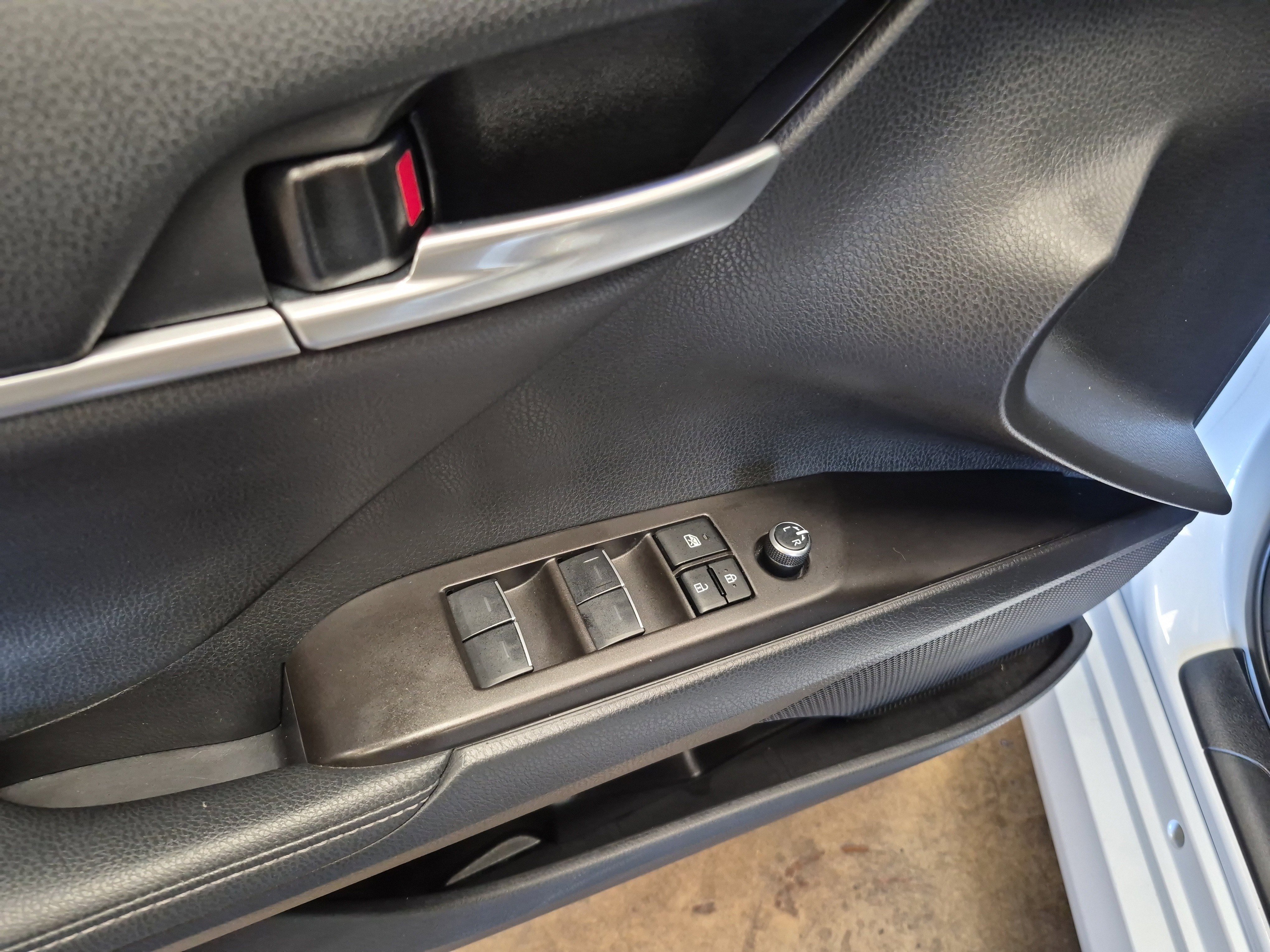 Used 2024 Toyota Camry XLE FWD image 11