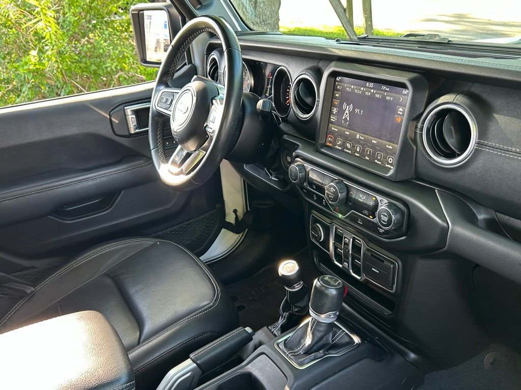 Used 2022 Jeep Wrangler Unlimited Sahara AWD/4WD image 38