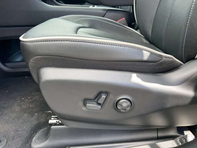 New 2027 Chrysler Pacifica Limited FWD image 10
