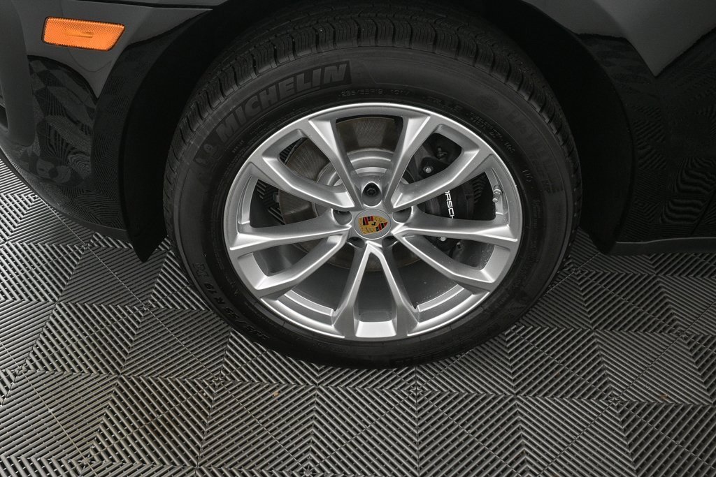 Certified 2025 Porsche Macan image 39