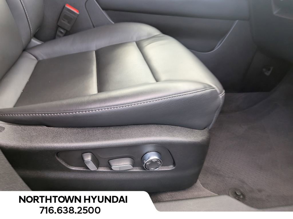 Used 2025 Cadillac XT4 Premium Luxury image 43