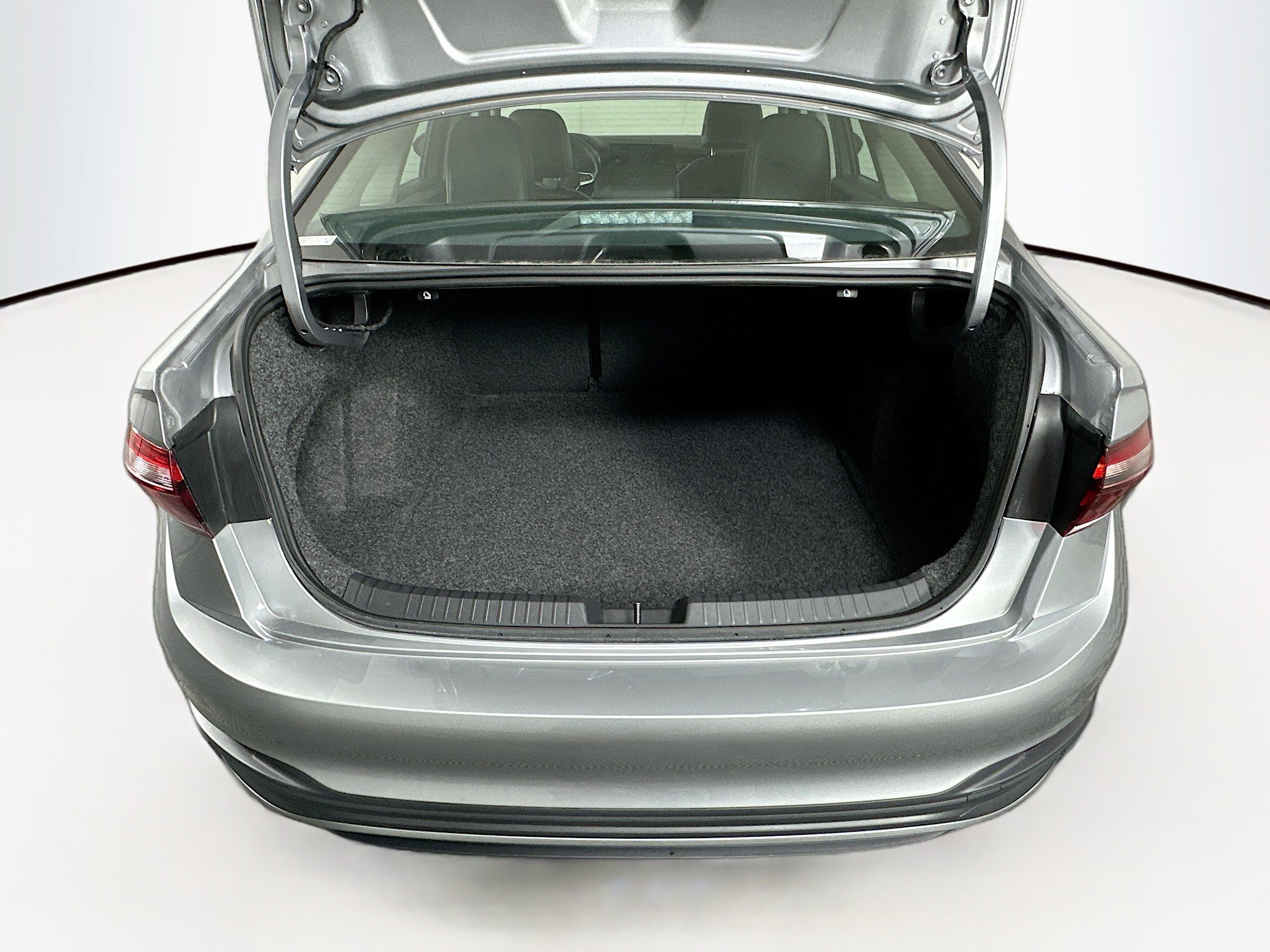 Used 2025 Volkswagen Jetta SE image 28