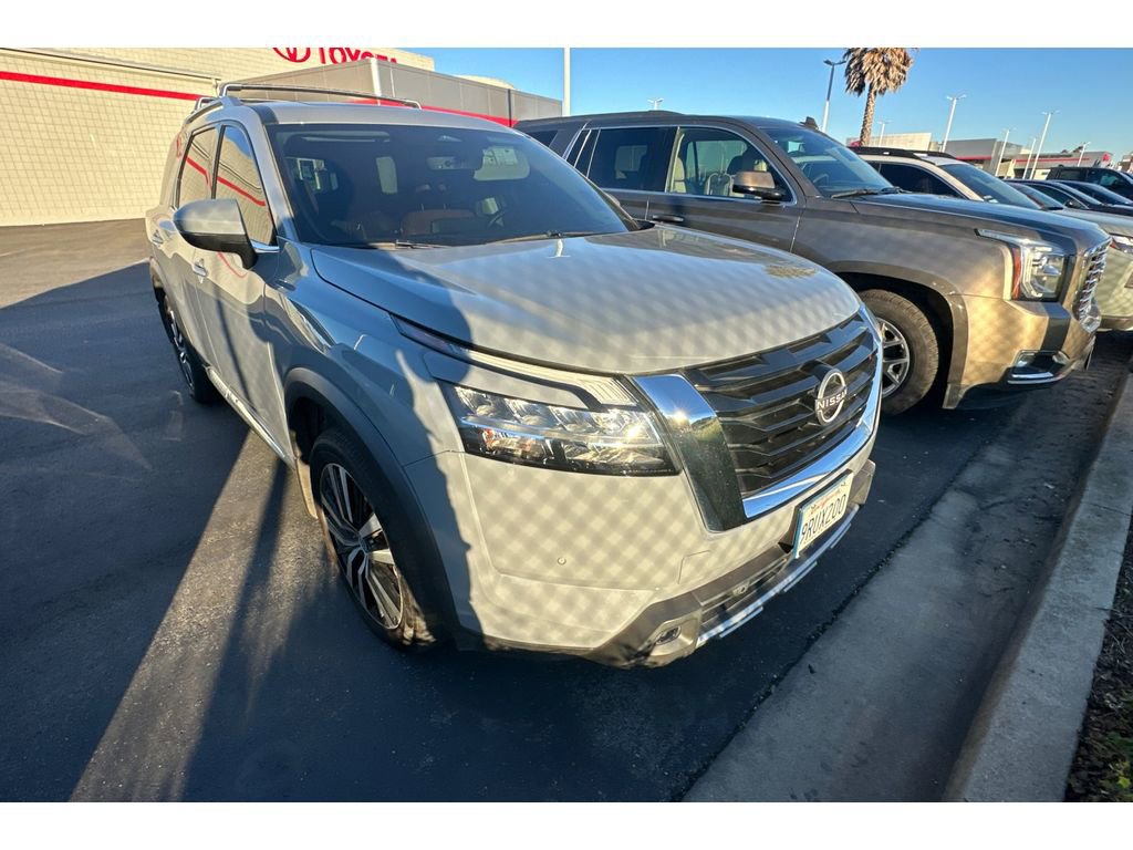 Used 2023 Nissan Pathfinder Platinum image 5
