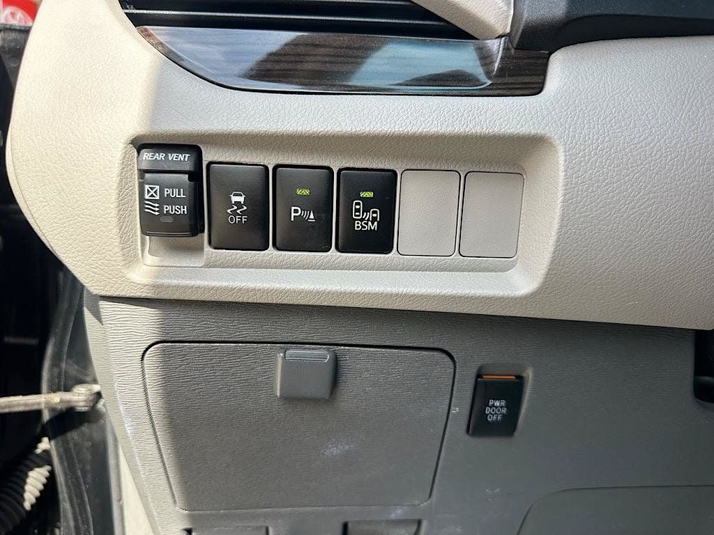 Used 2016 Toyota Sienna XLE w/ XLE Navigation Package FWD image 21