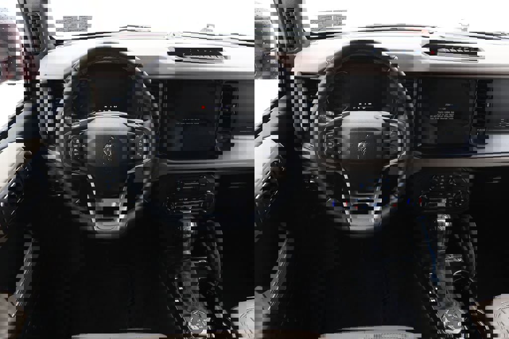 Used 2023 Ford Bronco Wildtrak image 11