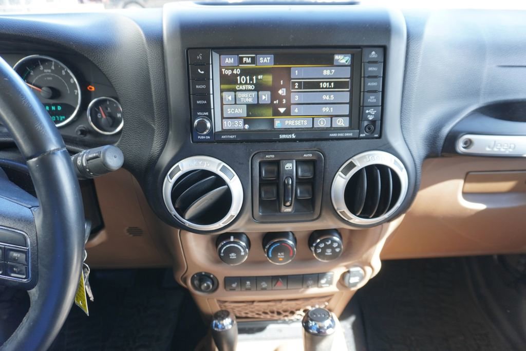 Used 2016 Jeep Wrangler Unlimited Rubicon w/ Connectivity Group image 8