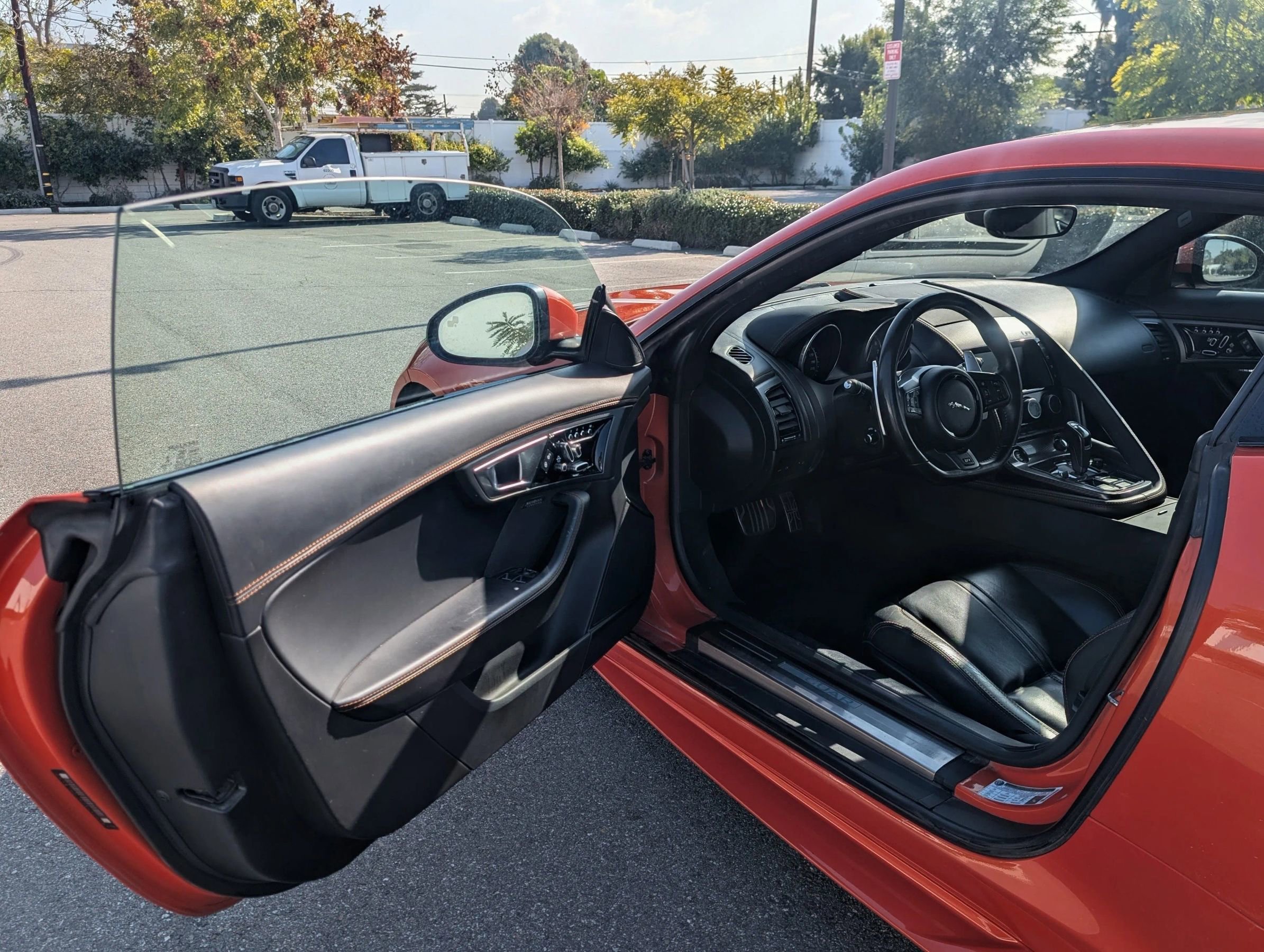 Used 2016 Jaguar F-TYPE R image 25